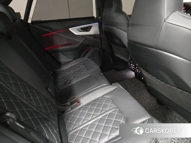 Audi Q8 (4M) 2023 Черный из Кореи, фото 2