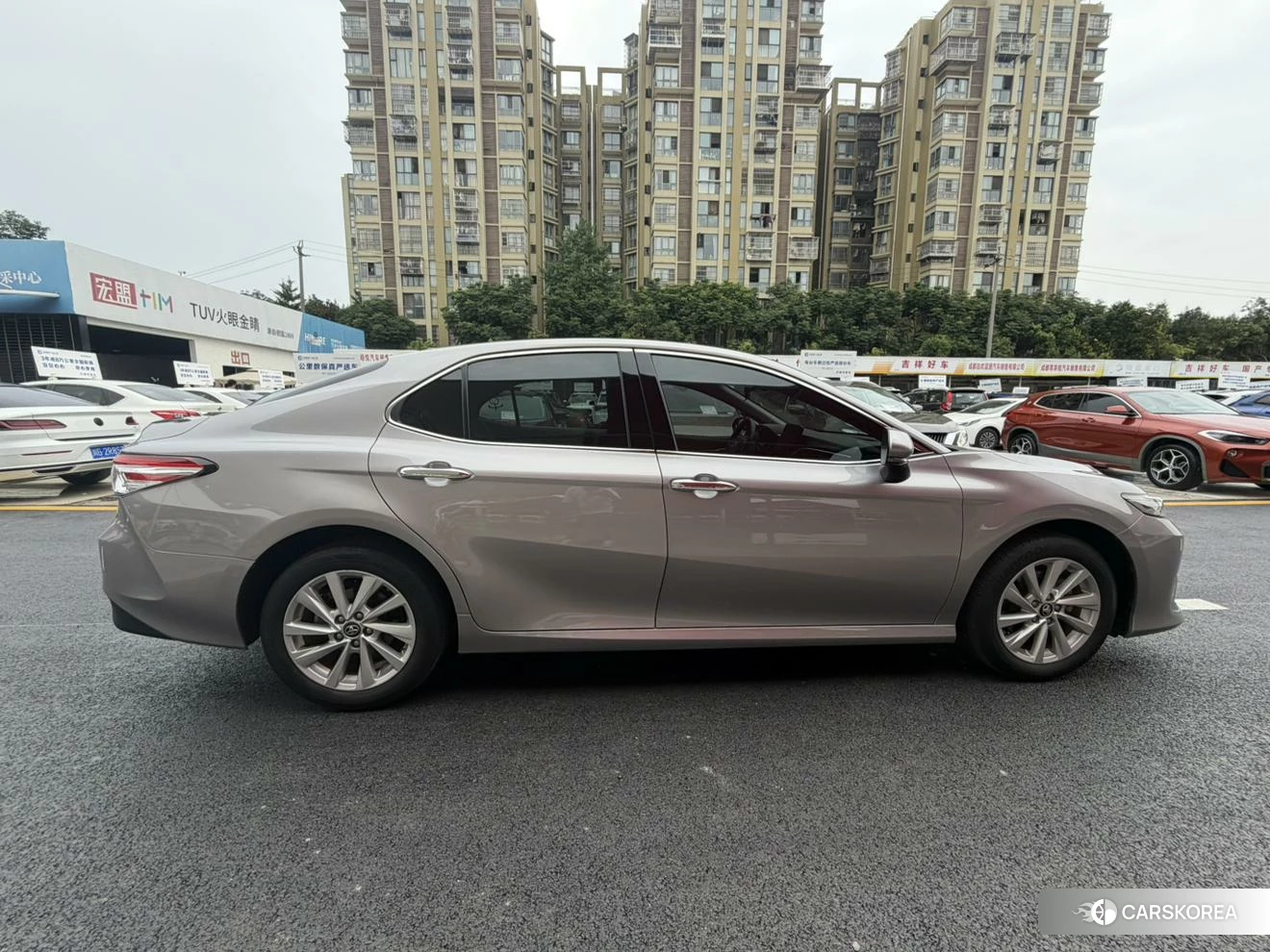 Toyota Camry 2023 Серебристо-серый из Китая, фото 2