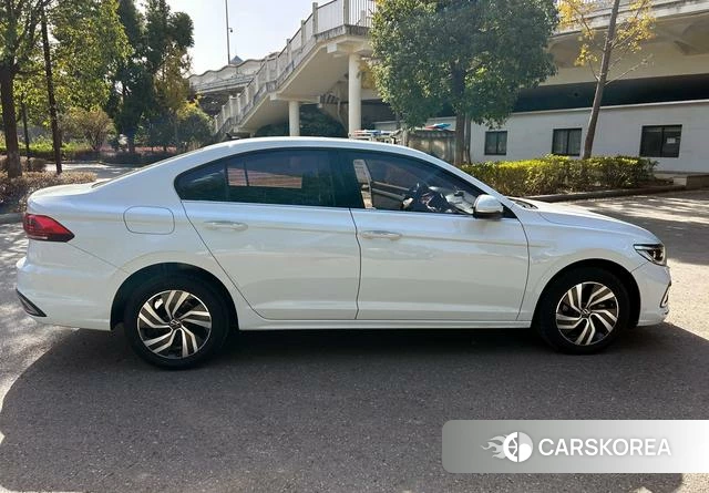 Volkswagen Bora 2022 Белый из Китая, фото 2