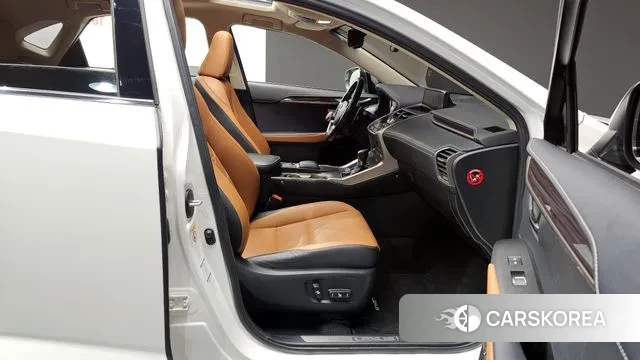 Lexus NX300h 2018 Белый из Кореи, фото 2