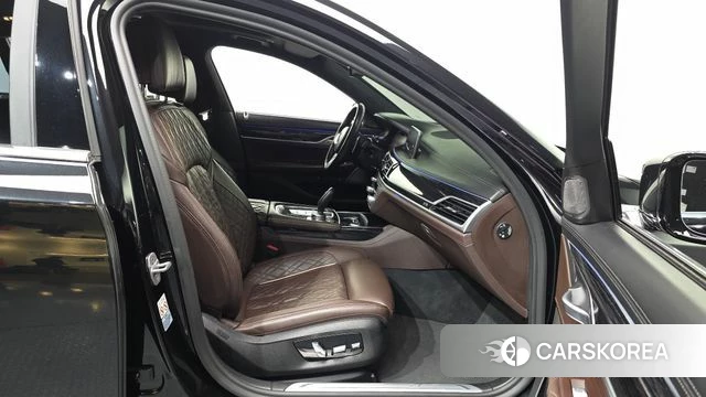 BMW 7 Series (G11) 2021 Черный из Кореи, фото 2