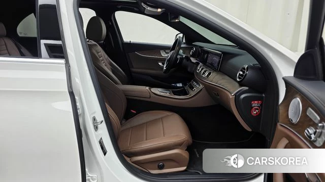 Mercedes-Benz E-Class W213 2021 Белый из Кореи, фото 2