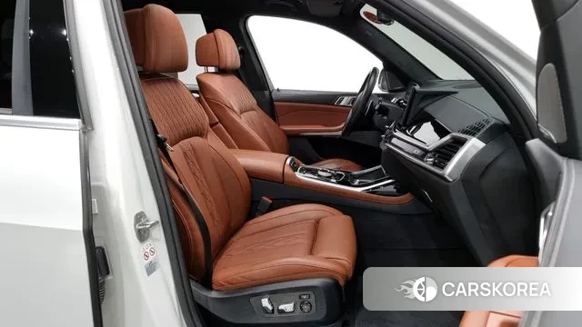 BMW X7 (G07) 2024 Белый из Кореи, фото 2