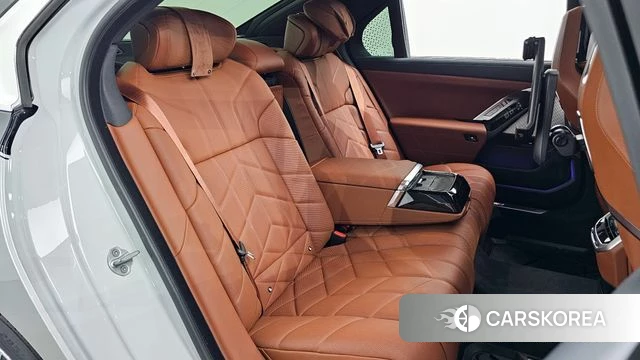 BMW 7 Series (G70) 2025 Белый из Кореи, фото 2