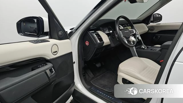 Land Rover Discovery 5 2023 Белый из Кореи, фото 2