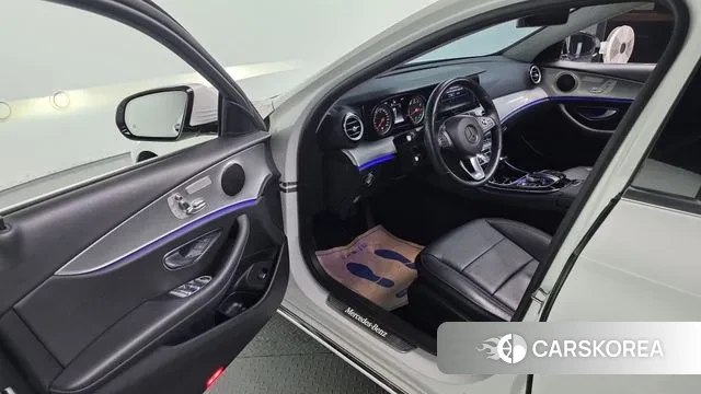 Mercedes-Benz E-Class W213 2018 Белый из Кореи, фото 2