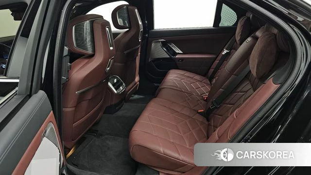 BMW 7 Series (G70) 2024 Черный из Кореи, фото 2