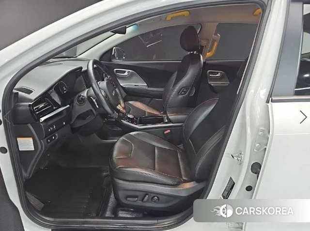 Kia Niro Plus 2023 Белый из Кореи, фото 2