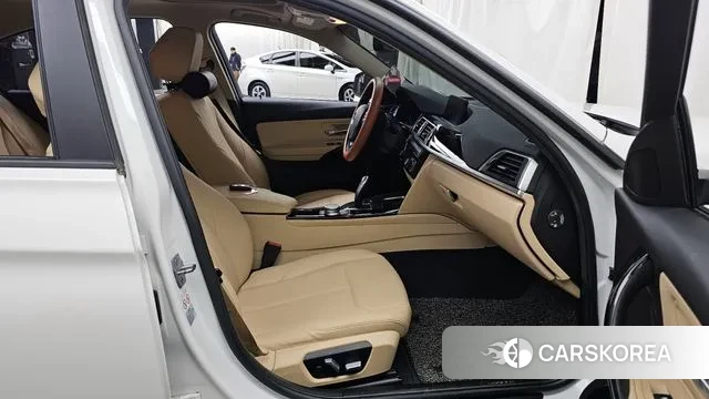 BMW 3 Series (G20) 2018 Белый из Кореи, фото 2