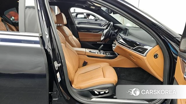 BMW 7 Series (G11) 2018 Черный из Кореи, фото 2