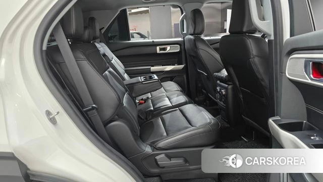 Ford Explorer 6th Generation 2022 Белый из Кореи, фото 2