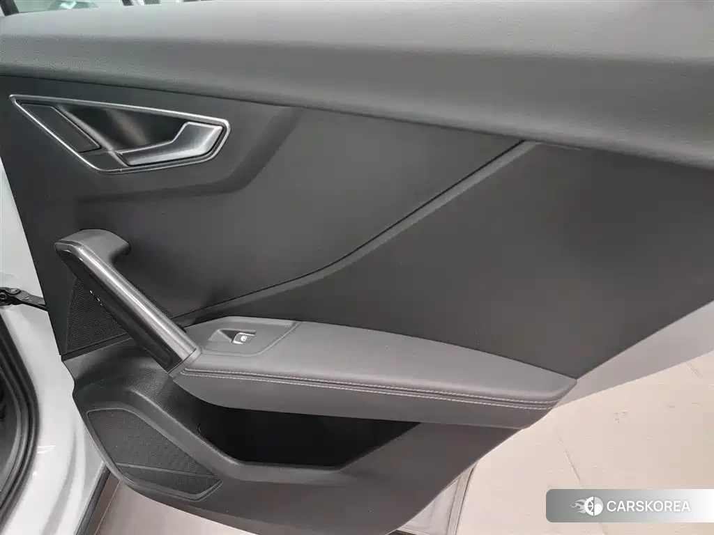 Audi Q2L 2024 Белый из Китая, фото 2