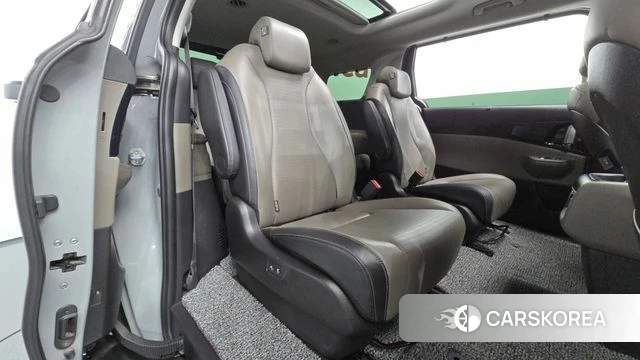 Kia The New Carnival 4th Generation 2024 Серебристо-серый из Кореи, фото 2