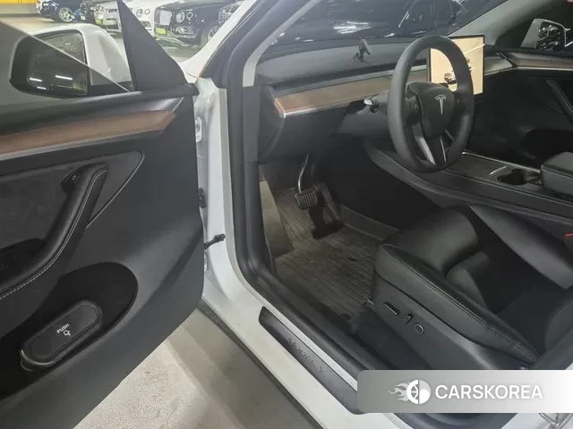 Tesla Model Y 2024 Белый из Кореи, фото 2