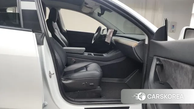 Tesla Model Y 2021 Белый из Кореи, фото 2