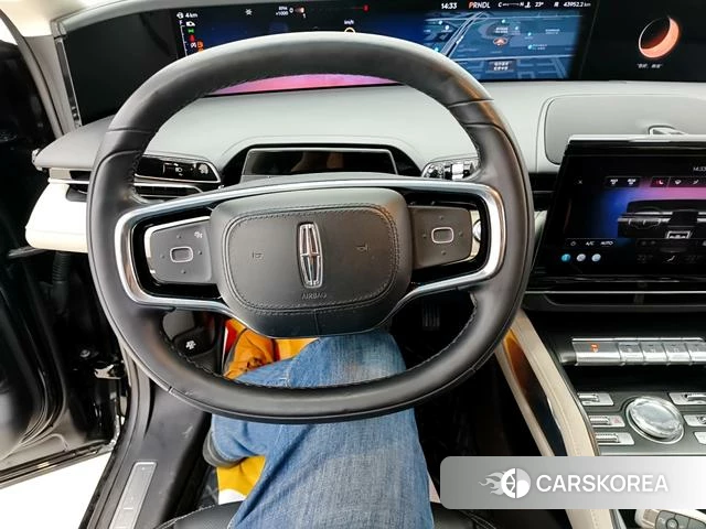Lincoln Navigator 2023 Черный из Китая, фото 2