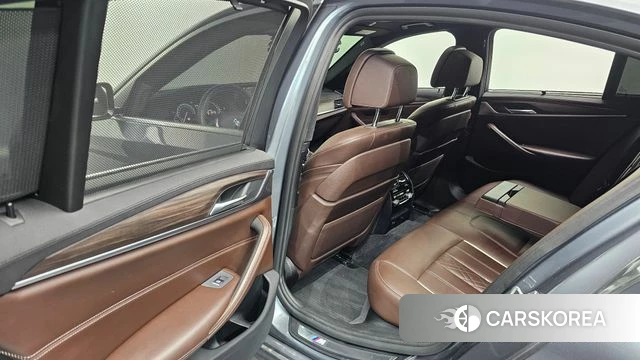 BMW 5 Series (G30) 2018 Серый из Кореи, фото 2