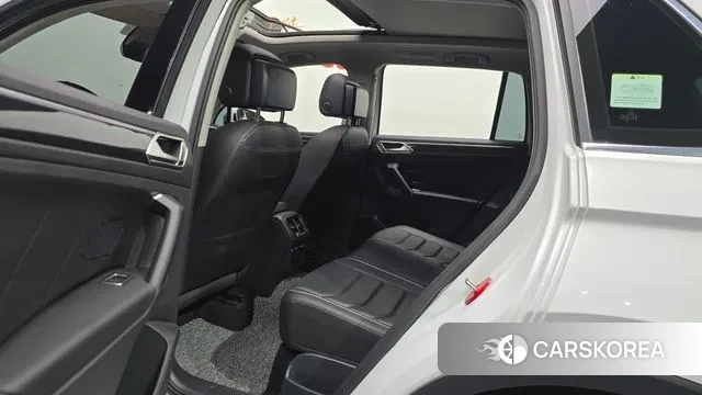 Volkswagen Tiguan second Generation 2023 Белый из Кореи, фото 2