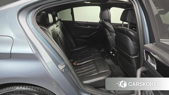 BMW 5 Series (G30) 2018 Серебристо-серый из Кореи, фото 2