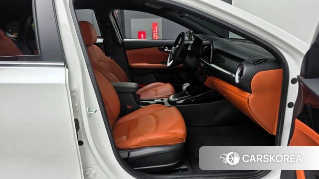 Kia The New K3 2nd generation 2021 Белый из Кореи, фото 2