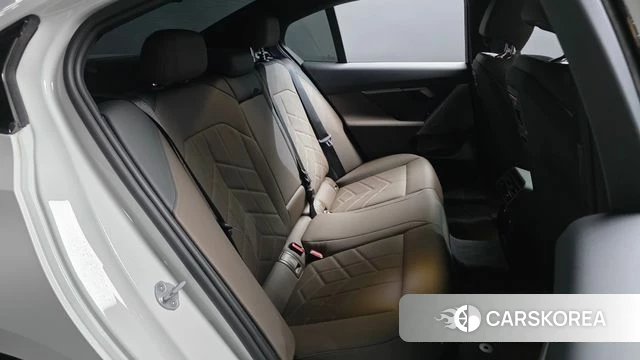 BMW 5 Series (G60) 2025 Белый из Кореи, фото 2