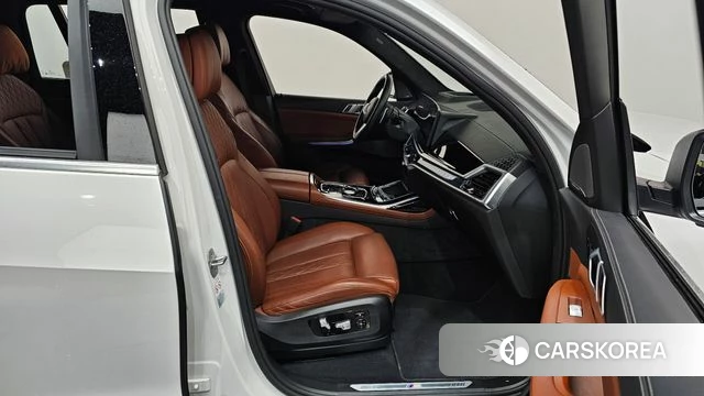 BMW X7 (G07) 2024 Белый из Кореи, фото 2