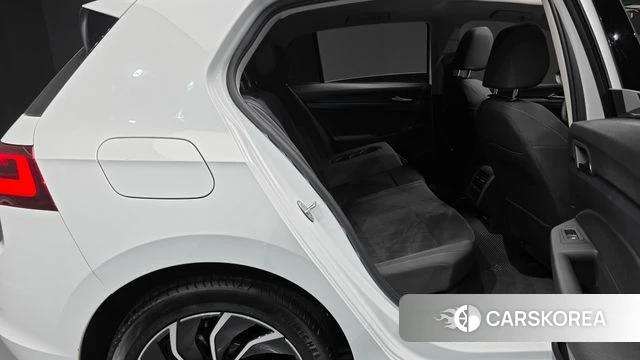Volkswagen Golf 8th Generation 2022 Белый из Кореи, фото 2