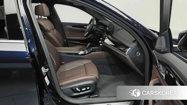 BMW 5 Series (G30) 2022 Черный из Кореи, фото 2