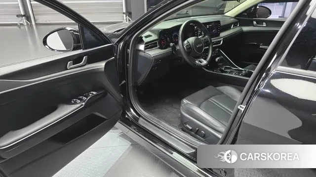 Kia K5 3rd generation 2023 Черный из Кореи, фото 2