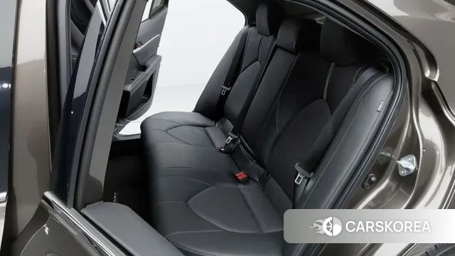 Toyota Camry (XV70) 2022 Коричневый из Кореи, фото 2