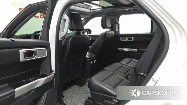 Ford Explorer 6th Generation 2021 Белый из Кореи, фото 2