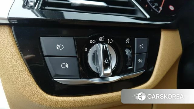 BMW 5 Series (G30) 2019 Белый из Кореи, фото 2