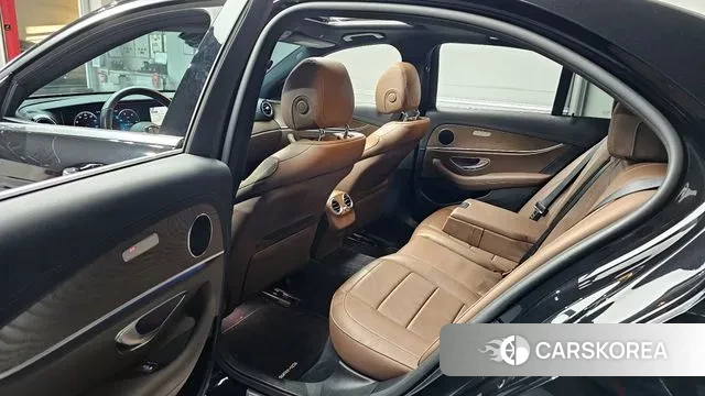 Mercedes-Benz E-Class W213 2021 Черный из Кореи, фото 2