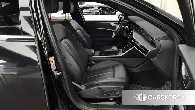 Audi A6 (C8) 2021 Черный из Кореи, фото 2