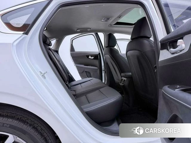 Kia K3 2022 Белый из Китая, фото 2