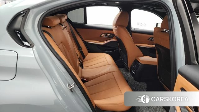 BMW 3 Series (G20) 2023 Серебристо-серый из Кореи, фото 2