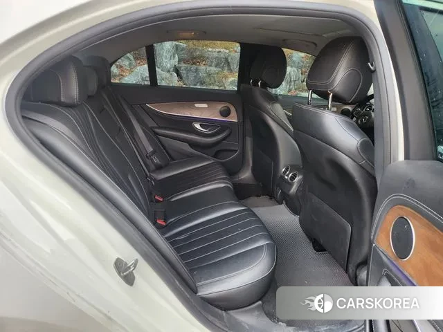 Mercedes-Benz E-Class W213 2018 Белый из Кореи, фото 2