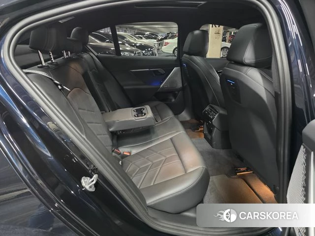 BMW 5 Series (G60) 2024 Черный из Кореи, фото 2