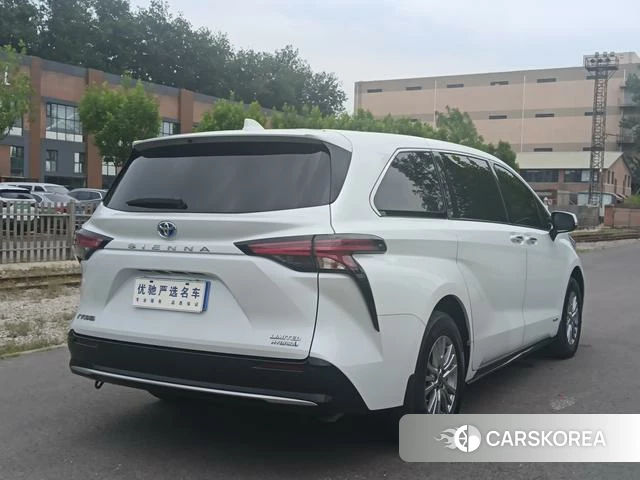 Toyota Saina 2022 Белый из Китая, фото 2