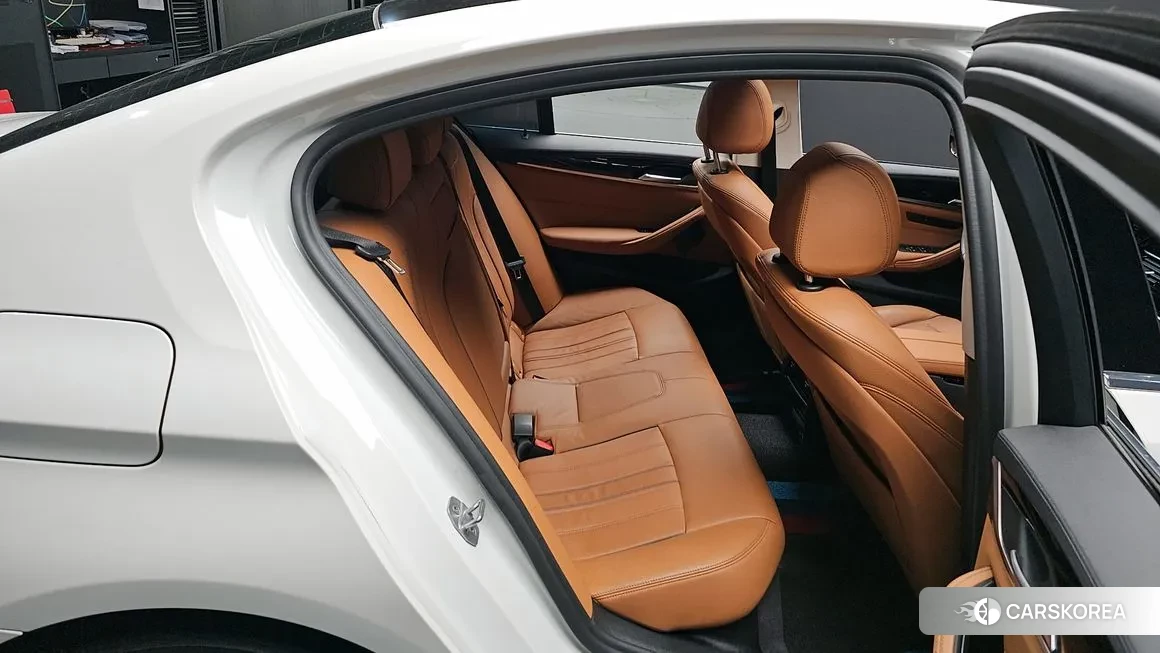 BMW 5 Series (G30) 2020 Белый из Кореи, фото 2