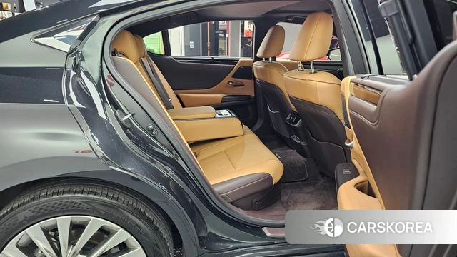 Lexus ES300h 7th generation 2021 Серый из Кореи, фото 2