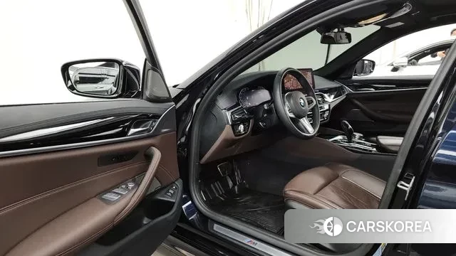 BMW 5 Series (G30) 2021 Черный из Кореи, фото 2