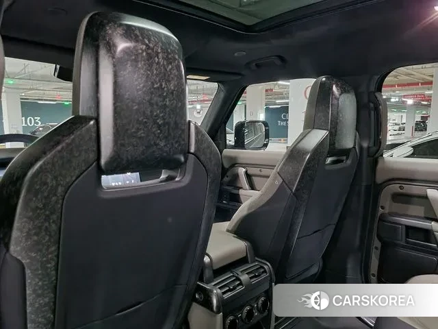 Land Rover Defender (L663) 2025 Темно-зеленый из Кореи, фото 2