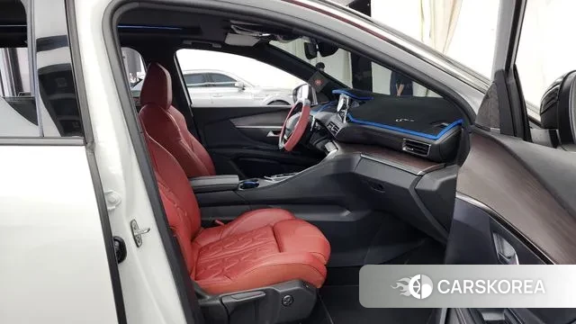 Peugeot 5008 second generation 2024 Белый из Кореи, фото 2