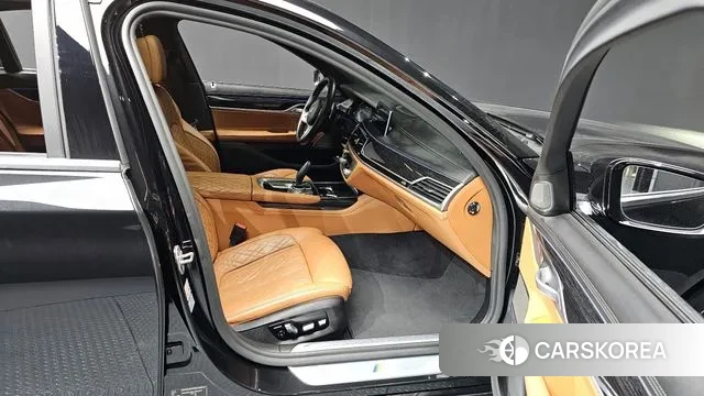 BMW 7 Series (G11) 2020 Черный из Кореи, фото 2