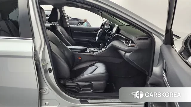 Toyota Camry (XV70) 2023 Серебряный из Кореи, фото 2