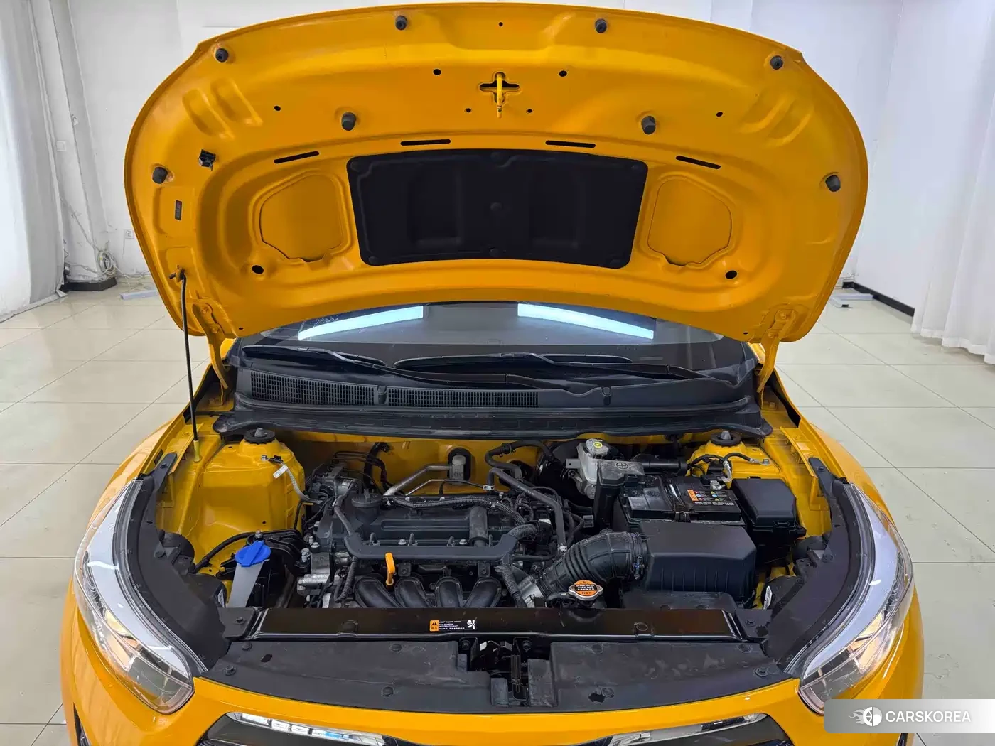 Kia KX1 2022 Yellow/orange из Китая, фото 2
