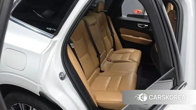 Volvo XC60 second Generation 2022 Белый из Кореи, фото 2
