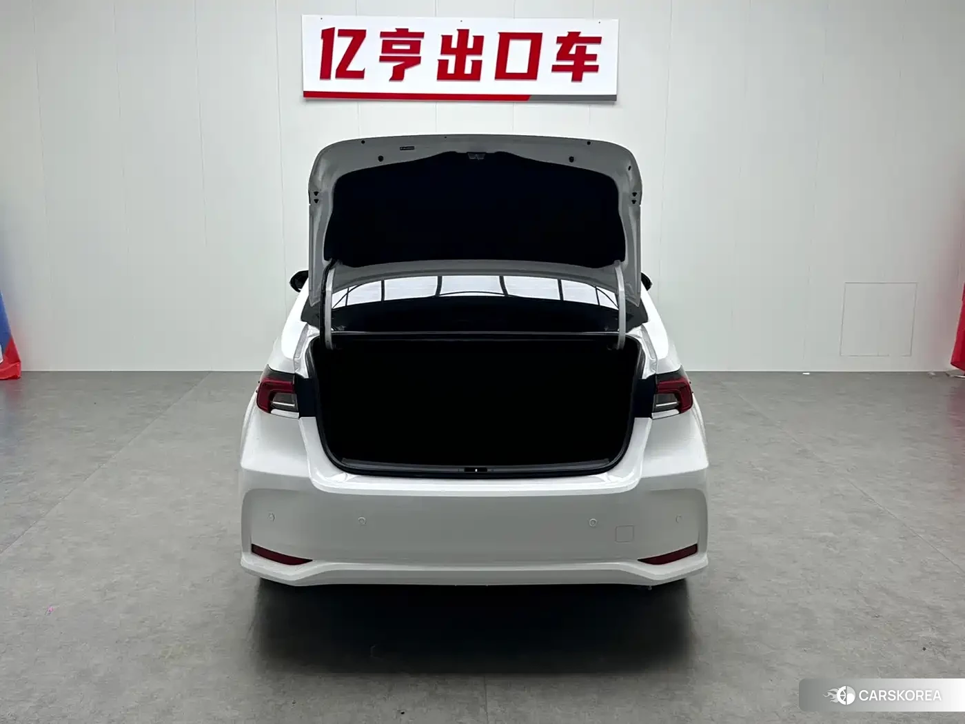 Toyota Corolla 2022 Белый из Китая, фото 2