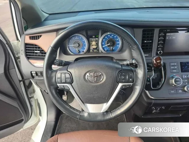 Toyota Sienna 2018 Белый из Кореи, фото 2